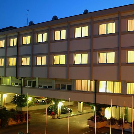 Augustus Hotel Biella Eksteriør billede