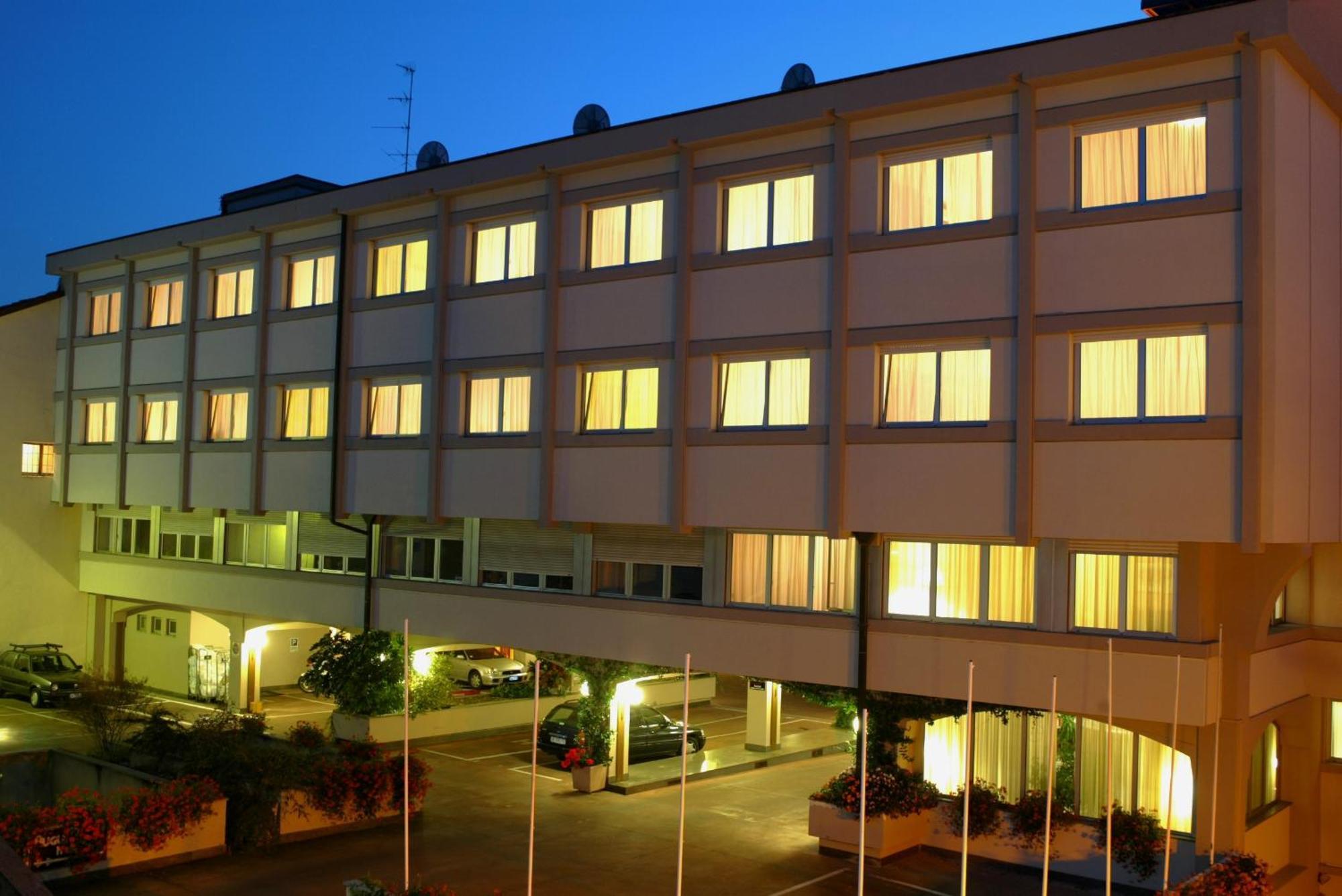 Augustus Hotel Biella Eksteriør billede