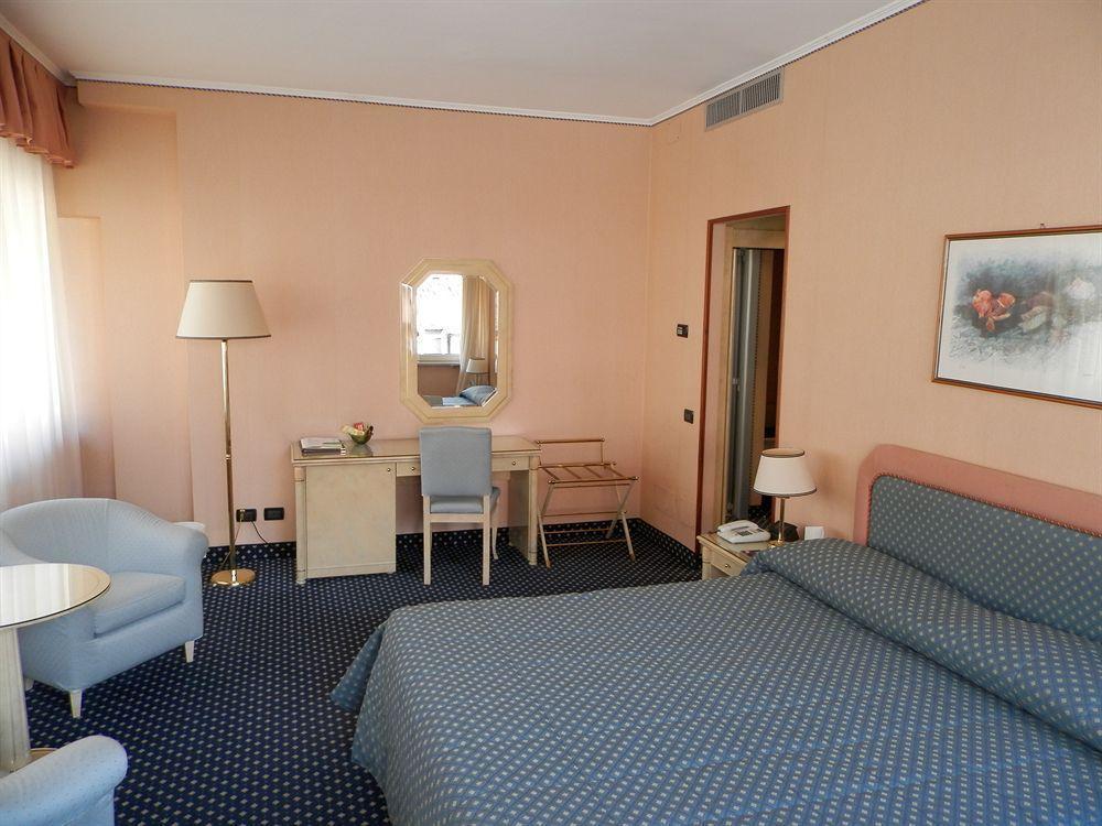 Augustus Hotel Biella Eksteriør billede