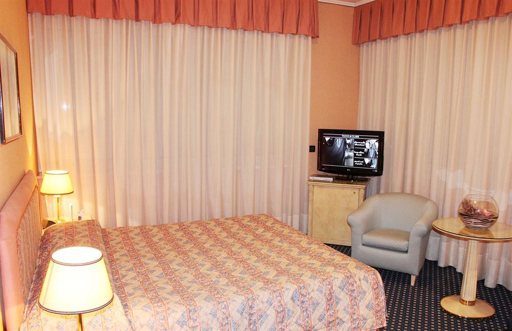 Augustus Hotel Biella Eksteriør billede