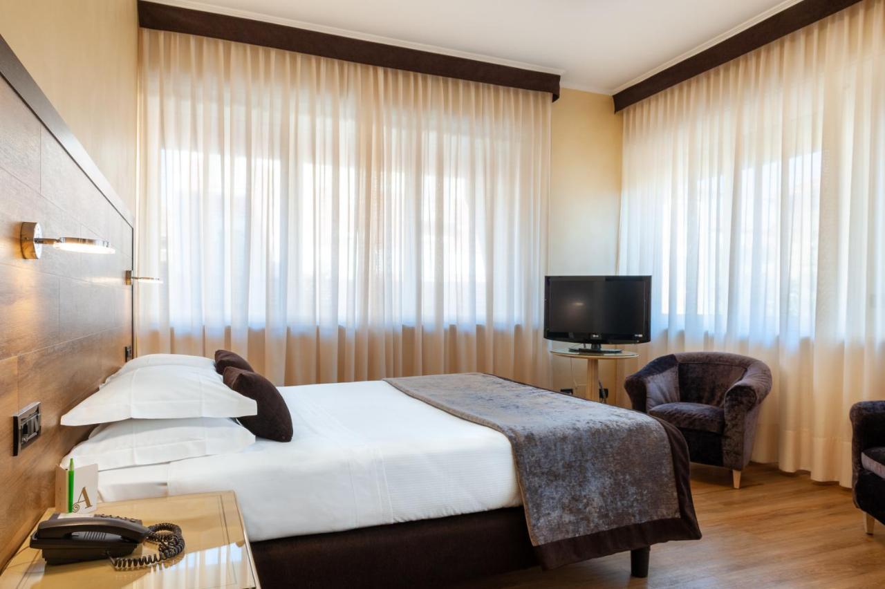 Augustus Hotel Biella Eksteriør billede