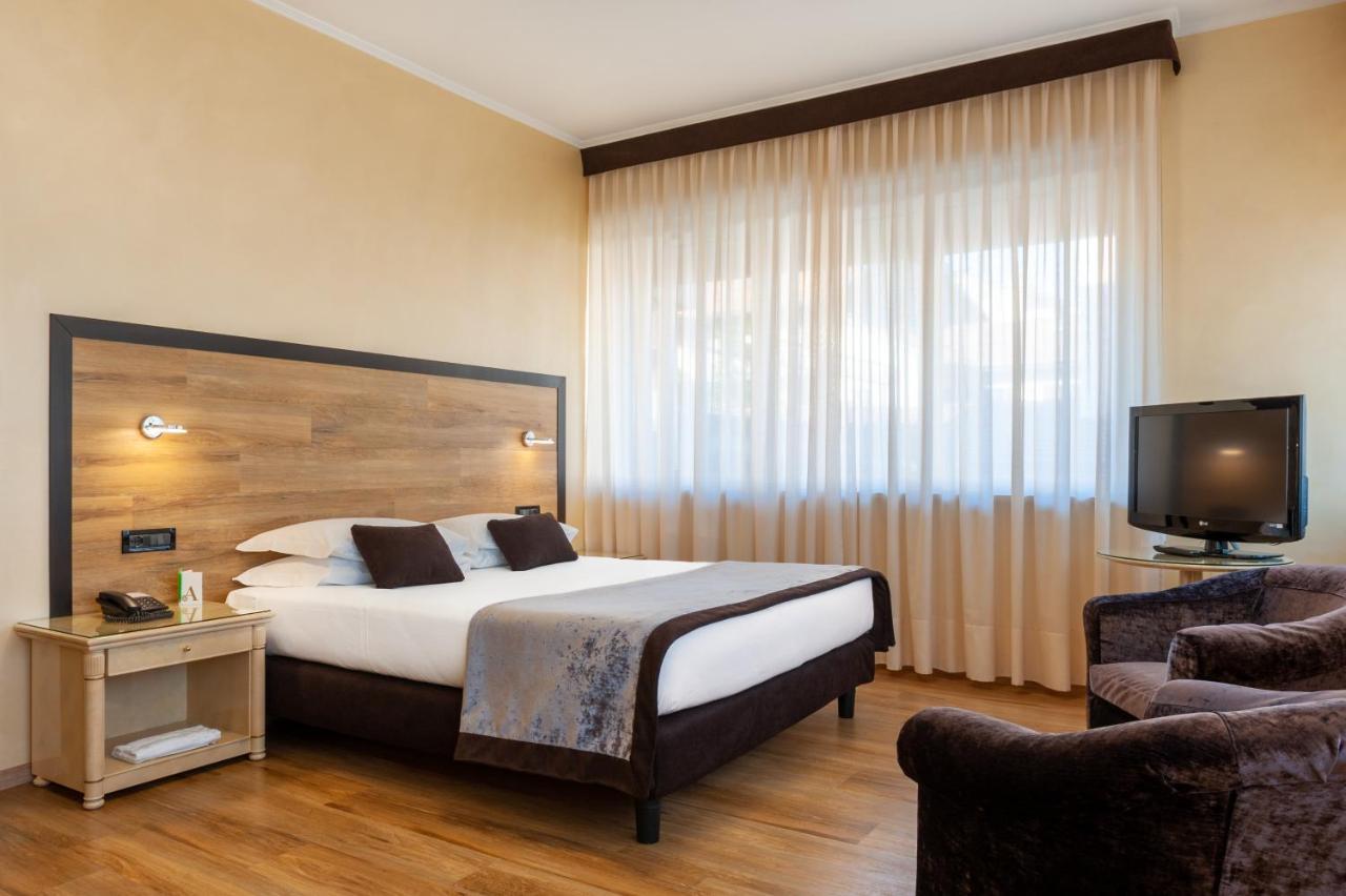 Augustus Hotel Biella Eksteriør billede