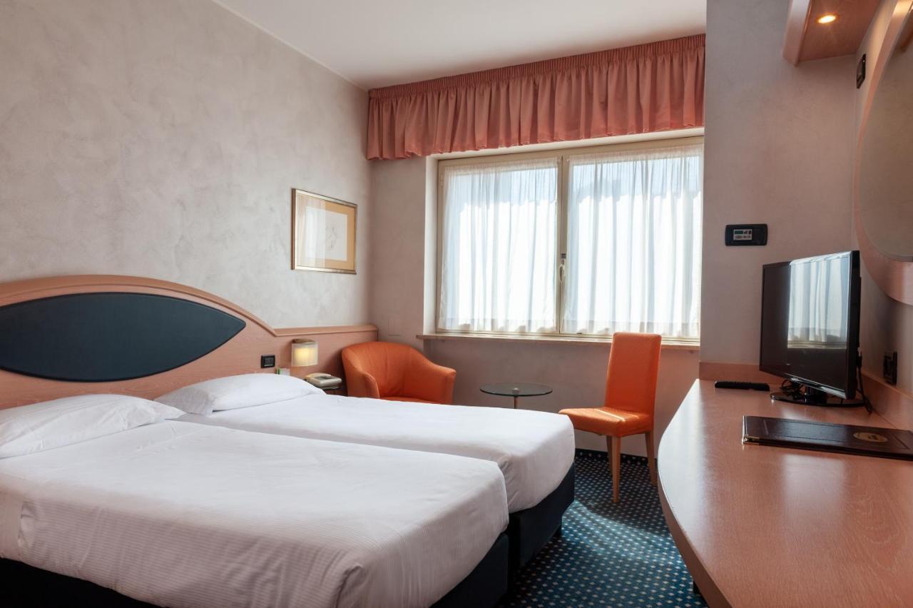 Augustus Hotel Biella Eksteriør billede